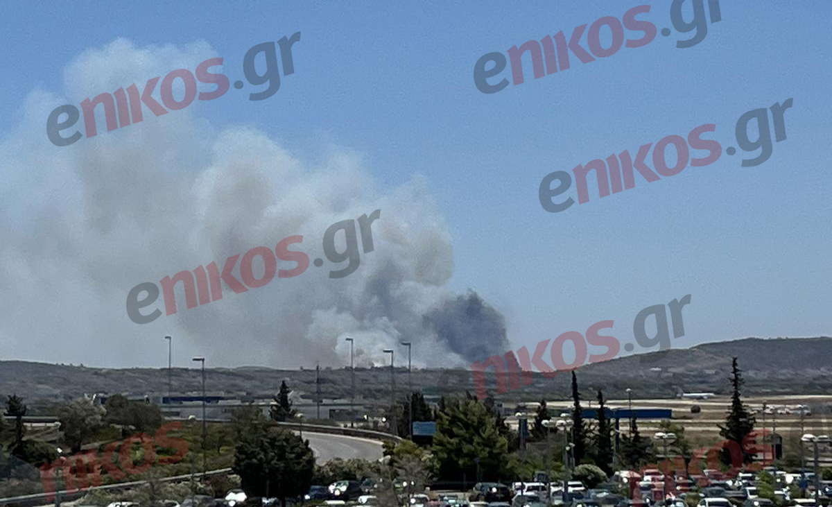 Μεγάλη φωτιά στην Λ. Βάρης – Κορωπίου: Πώς φαίνεται η πυρκαγιά από το αεροδρόμιο – ΦΩΤΟ αναγνώστη