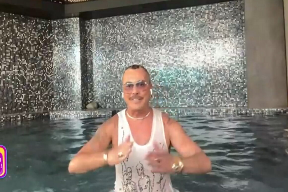 Λάκης Γαβαλάς: «Πώς να φορέσετε τα μαγιό φέτος το καλοκαίρι;»