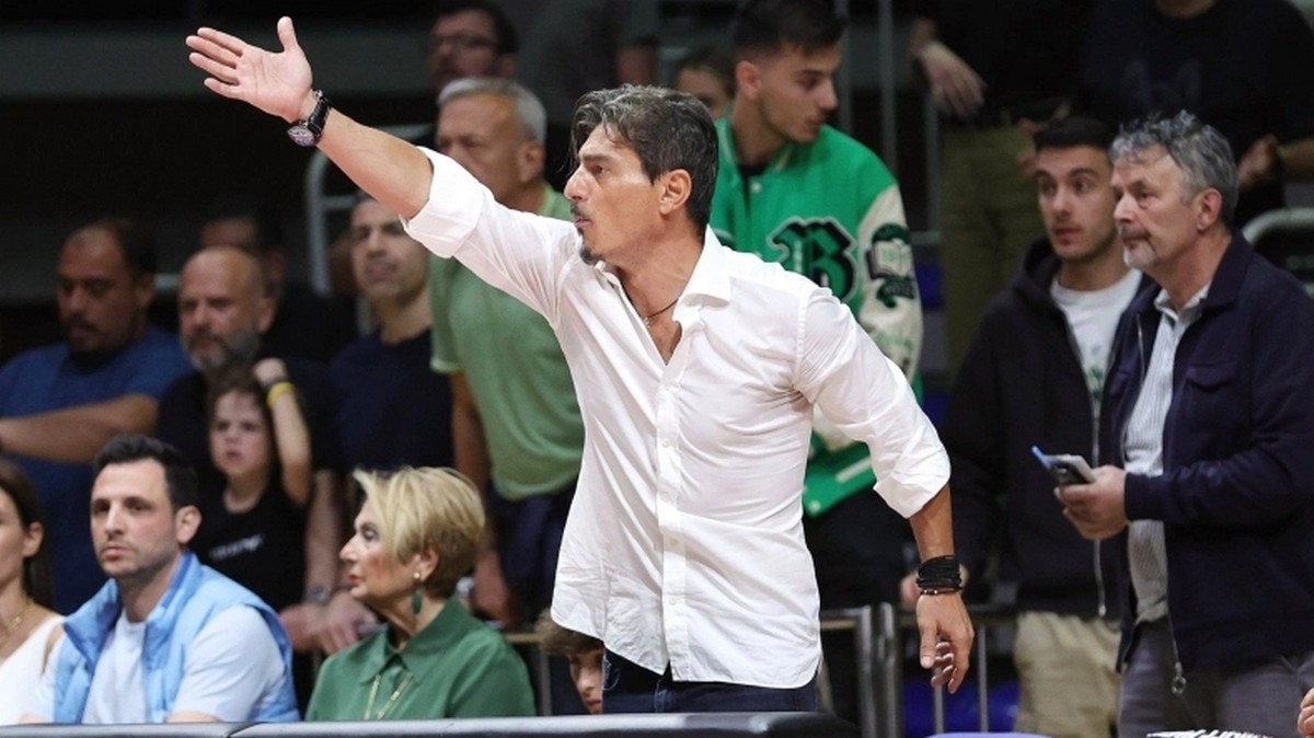 Ολυμπιακός – Παναθηναϊκός: Έξαλλος με την διαιτησία ο Δημήτρης Γιαννακόπουλος – Ύβρεις και υπόσχεση επίσκεψης στο ΣΕΦ