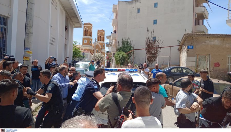 Δολοφονία 11χρονης στην Ηλεία: Στο Αστυνομικό Μέγαρο ο εισαγγελέας για την άσκηση δίωξης στον 37χρονο – Νέα βίντεο από τα επεισόδια στα δικαστήρια