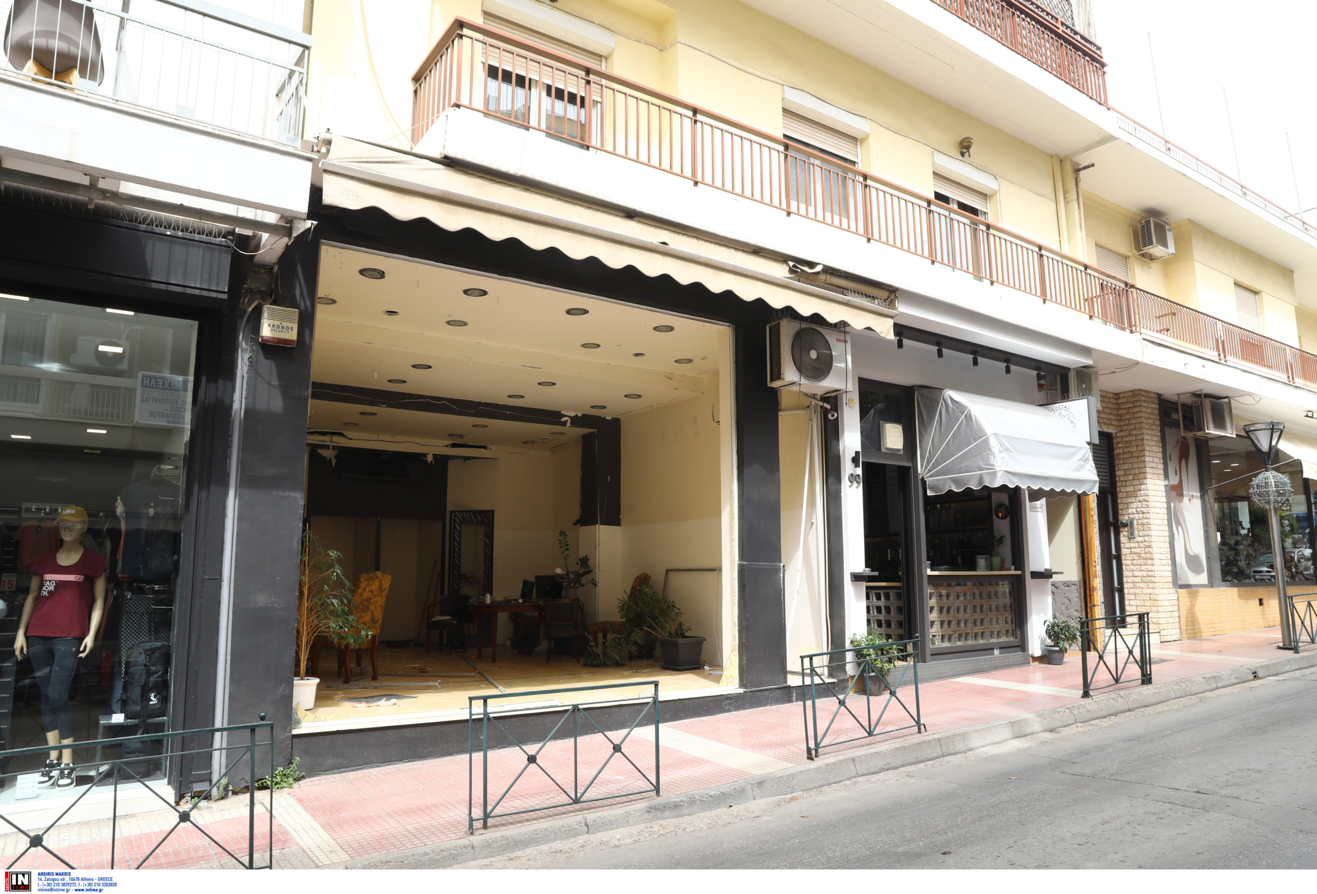 Ίλιον: Υπολείμματα πυροκροτητή στο σημείο της ισχυρής έκρηξης – Τι «βλέπει» η ΕΛ.ΑΣ. πίσω από την επίθεση