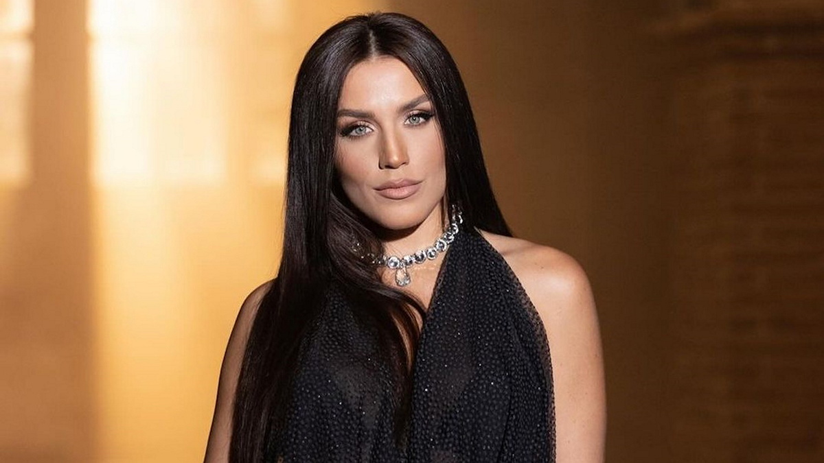 Ιουλία Καλλιμάνη: «Δεν έχω αναμνήσεις από τον πατέρα μου, αλλά έχω μια εικόνα χαραγμένη στη μνήμη μου»