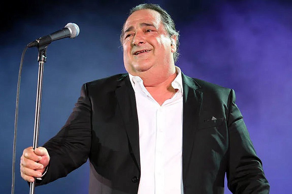 Βασίλης Καρράς: 5+1 πράγματα που δεν γνωρίζαμε – Η υποτροφία στην υποκριτική, το ρεκόρ Guinness και η επιθυμία του που θα πραγματοποιηθεί σε έναν μήνα