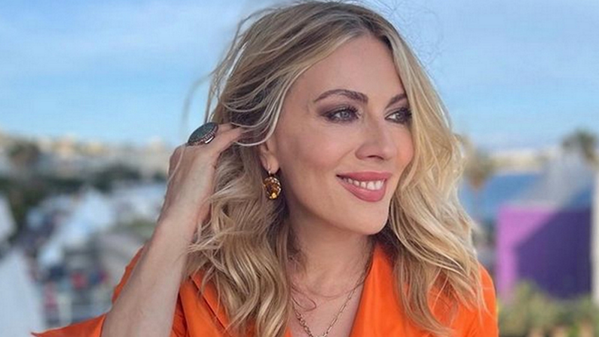 Σμαράγδα Καρύδη: Κάνει βουτιές στους Παξούς και… κόβει την ανάσα