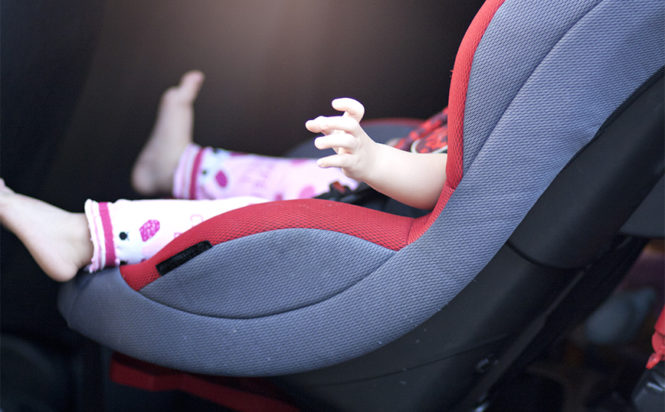 Βόλος: Βρέφος κλειδώθηκε μέσα στο αυτοκίνητο