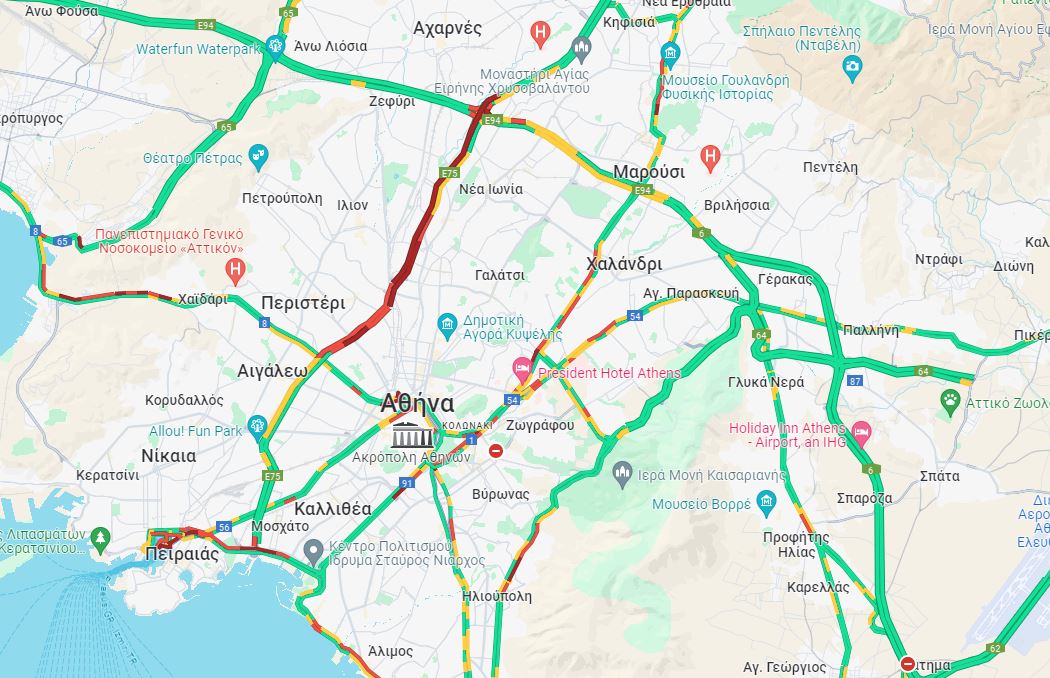 LIVE η κίνηση: Μποτιλιάρισμα στις εξόδους των Εθνικών Οδών – Προβλήματα και στο λιμάνι του Πειραιά