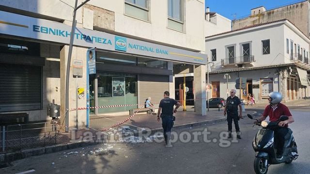 Λαμία: «Έβρεξε» μάρμαρα στο κέντρο της πόλης – Από τύχη δεν υπήρξαν θύματα