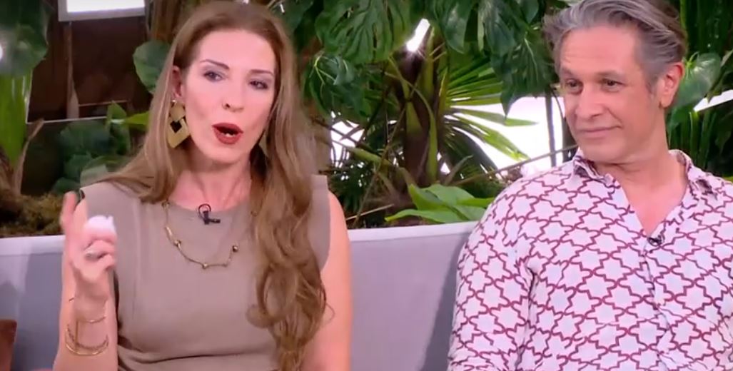 Η συγκίνηση της Αθηνάς Μαξίμου με το αφιερωματικό βίντεο στην ίδια και τον Αιμίλιο Χειλάκη