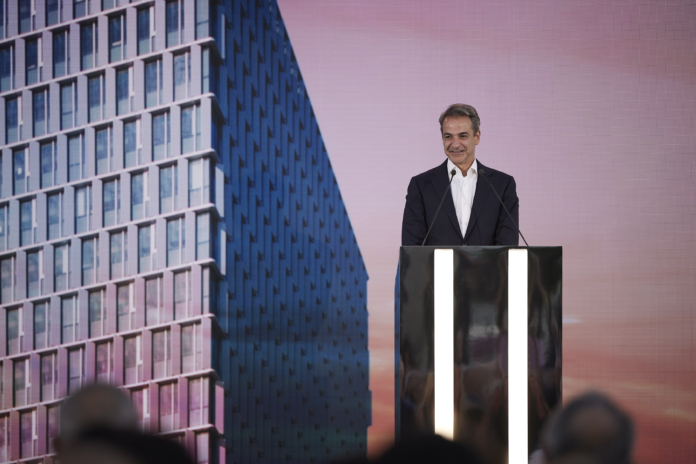 Εγκαινιάστηκε ο Πύργος του Πειραιά – Μητσοτάκης: «Σύμβολο μιας χώρας που προχωρά με αυτοπεποίθηση στο μέλλον»