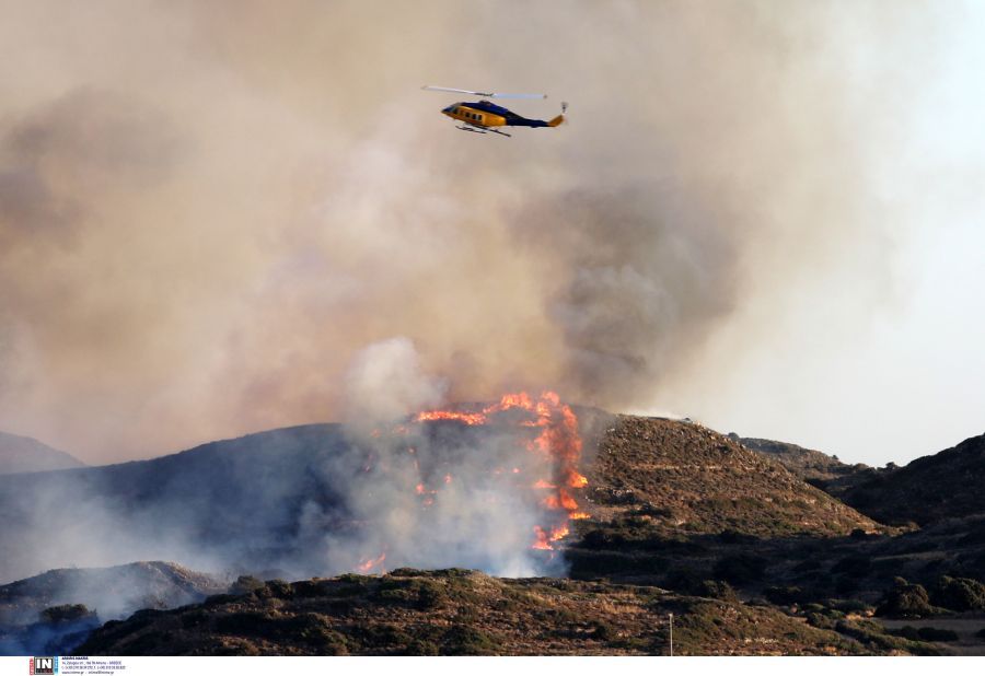 Φωτιά στην Μήλο: Κοντά στο αεροδρόμιο οι φλόγες – Ήχησε το 112 – ΦΩΤΟ