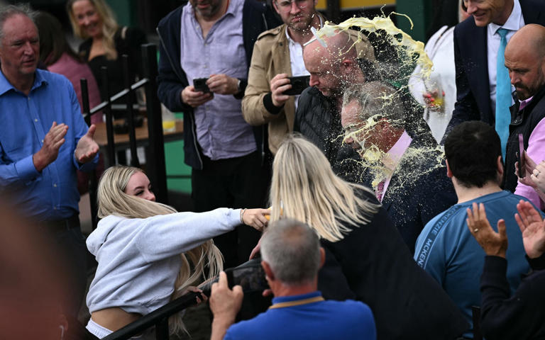 Νάιτζελ Φάρατζ: Γυναίκα του πέταξε μιλκσέικ λίγο μετά την ανακοίνωση της υποψηφιότητάς του