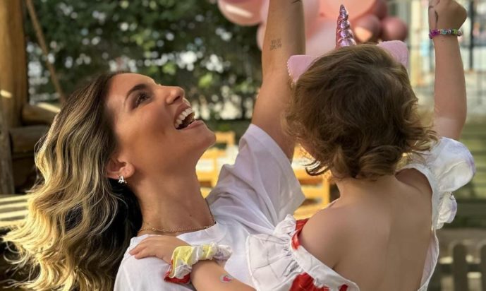 Αθηνά Οικονομάκου