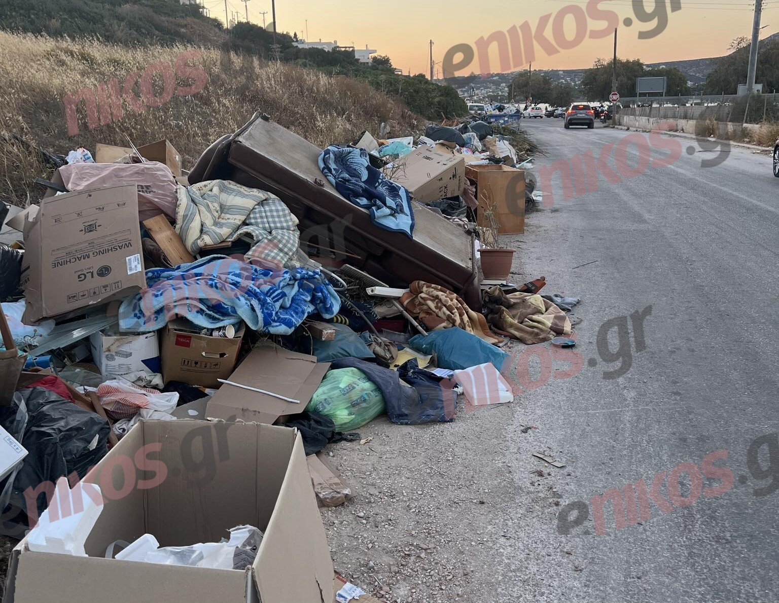 Πόρτο Ράφτη: Δεκάδες σακούλες σκουπιδιών, έπιπλα και κλαδιά παρατημένα στην Αγία Μαρίνα – «Βραδυφλεγείς βόμβες» τα ακαθάριστα οικόπεδα