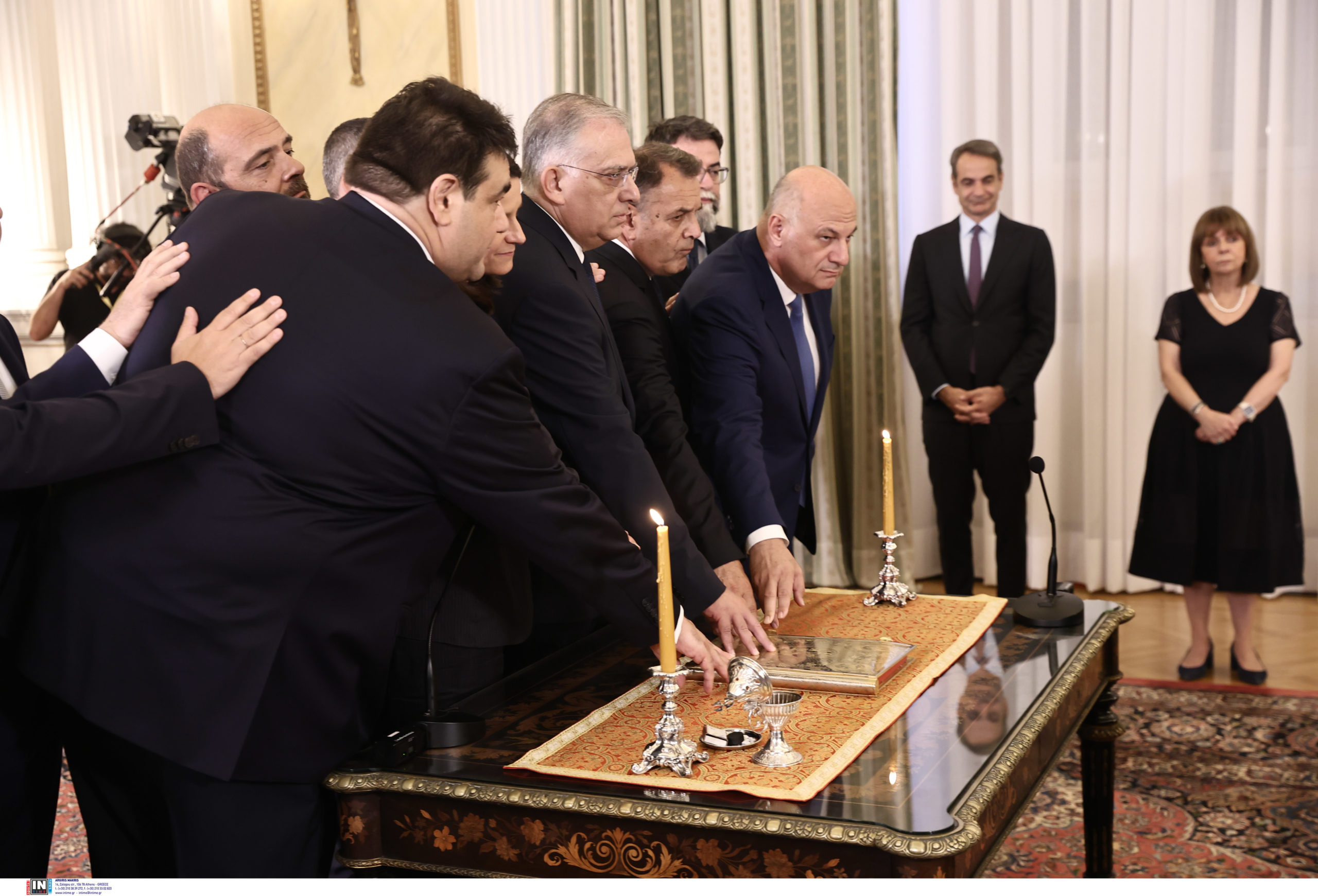 Ορκίστηκαν τα νέα μέλη της κυβέρνησης – Δείτε βίντεο και φωτογραφίες