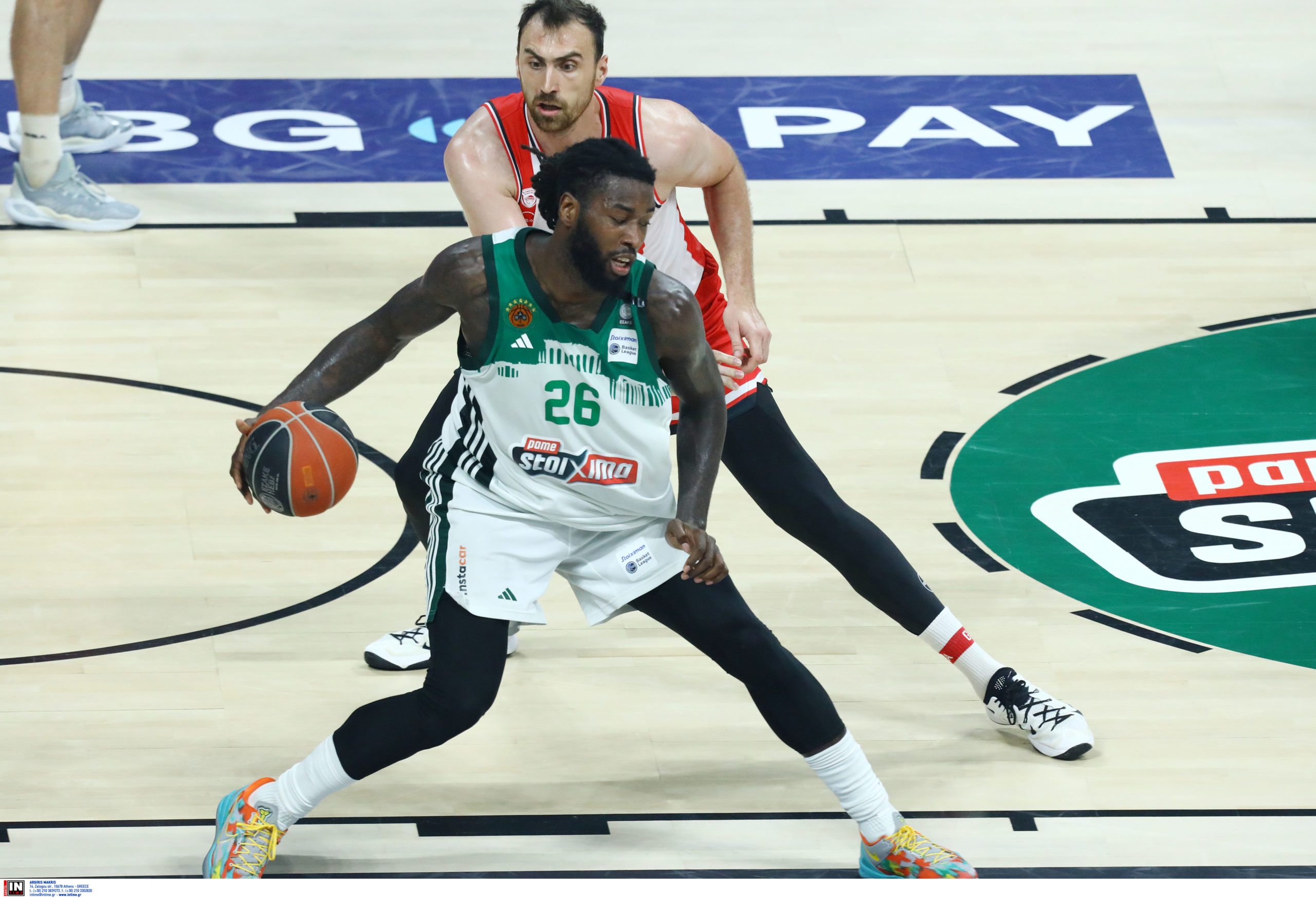 «Ζωντανός» στη μάχη του τίτλου ο Παναθηναϊκός: Νίκησε 83-76 τον Ολυμπιακό και μείωσε σε 2-1 τη σειρά των τελικών