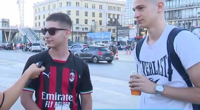 Πανελλήνιες: Επικές ατάκες από μαθητή που φεύγει για Πάρο – «Είμαστε απόφοιτοι της Βαρβακείου, και δεν το λέω για να μπω στο Luben»