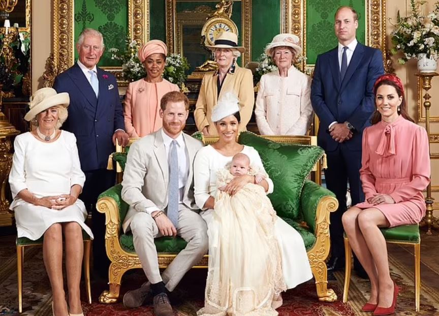 Βασιλιάς Κάρολος: Του λείπουν τα μικρά του εγγόνια στην Αμερική – Τι θα κάνει για να αποκαταστήσει τις σχέσεις μαζί τους