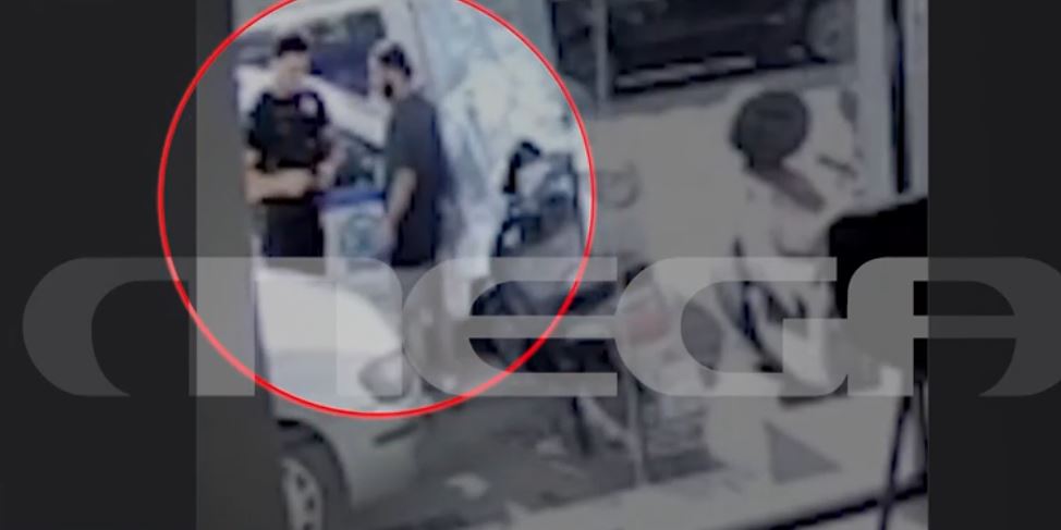 Πειραιάς: Καρέ καρέ η σύλληψη του δράστη της φονικής επίθεσης – Νέο βίντεο ντοκουμέντο