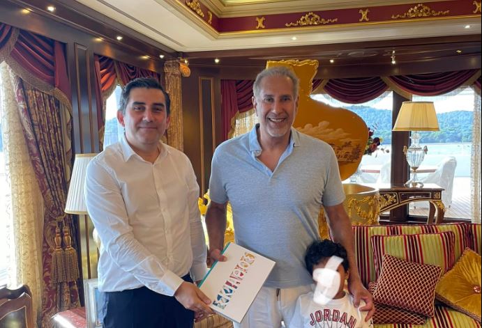 Στη Σκιάθο ο Σεΐχης του Κατάρ με την υπερπολυτελή θαλαμηγό – «Είμαστε στον παράδεισο»