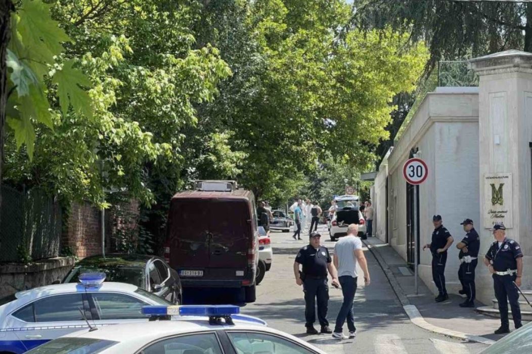 Σερβία: «Τρομοκρατική» η επίθεση έξω από την πρεσβεία του Ισραήλ στο Βελιγράδι – Τι δήλωσε ο υπουργός Εσωτερικών