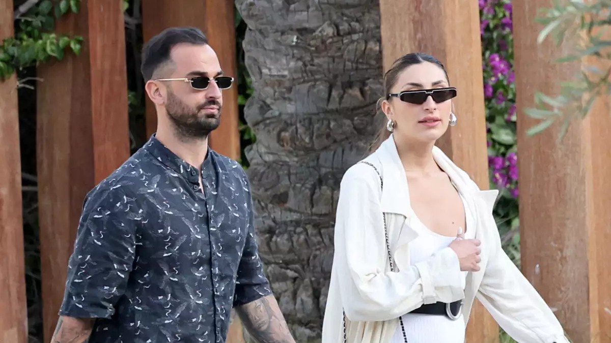 Άρης Σοϊλέδης – Μαριλίνα Κυπαρίσση: Ποζάρουν μαζί αγκαλιά – Το τρυφερό φιλί