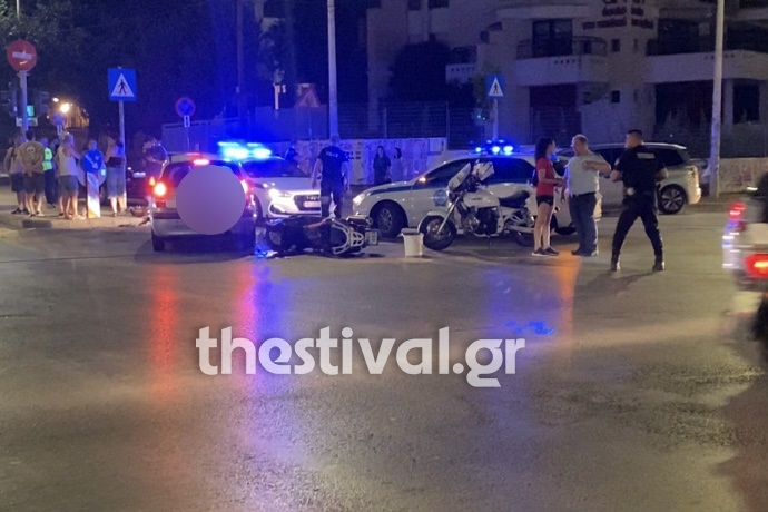 Θεσσαλονίκη: Αυτοκίνητο συγκρούστηκε με μηχανή – Ένας τραυματίας