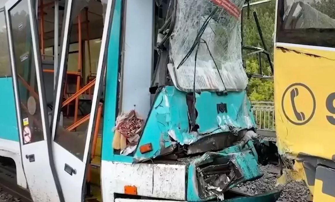 Ένας νεκρός και δεκάδες τραυματίες από τη σύγκρουση δύο τραμ σε πόλη της Σιβηρίας – Δείτε βίντεο