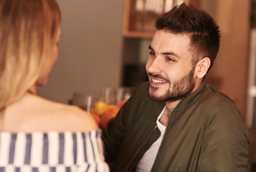8 Συμπεριφορές των ανδρών όταν βρίσκουν μια γυναίκα όμορφη