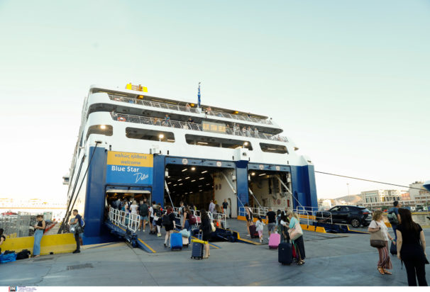 Έξοδος λιμάνι Πειραιά