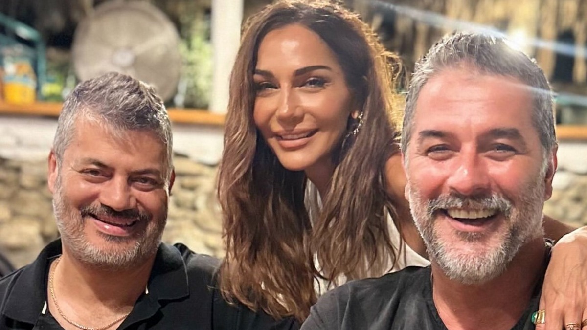 Δέσποινα Βανδή: Στην Κρήτη η τραγουδίστρια με τον Βασίλη Μπισμπίκη και τον Μανώλη Κονταρό – ΦΩΤΟ