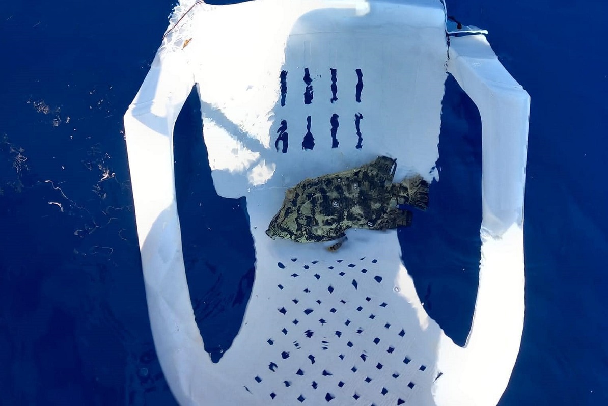 Βίντεο: Δείτε τι βρήκαν στη μέση της θάλασσας