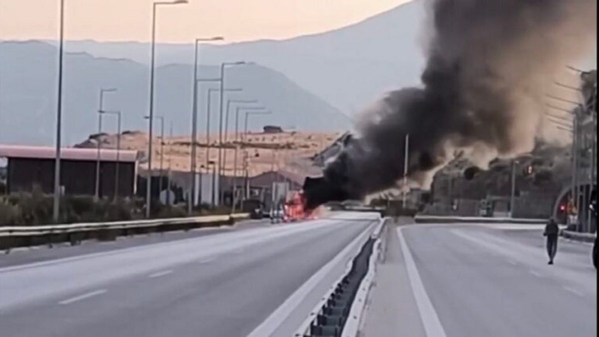 Θεσπρωτία: Φορτηγό τυλίχθηκε στις φλόγες – Κλειστή η Εγνατία οδός