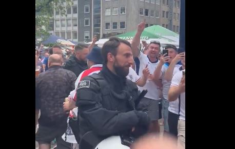 ΑΓΓΛΟΙ-ΑΣΤΥΝΟΜΙΚΟΣ