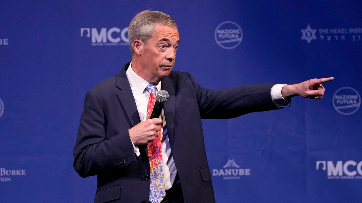 Εκλογές στην Βρετανία: Βουλευτής για πρώτη φορά εξελέγη ο Νάιτζελ Φάρατζ