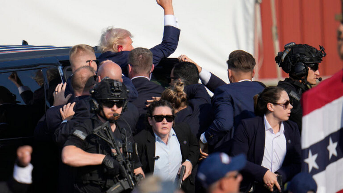 Σύμβουλος Τραμπ: «Μεγάλο πρόβλημα το πώς κατάφερε ένας 20χρονος ένοπλος να φτάσει τόσο κοντά του»