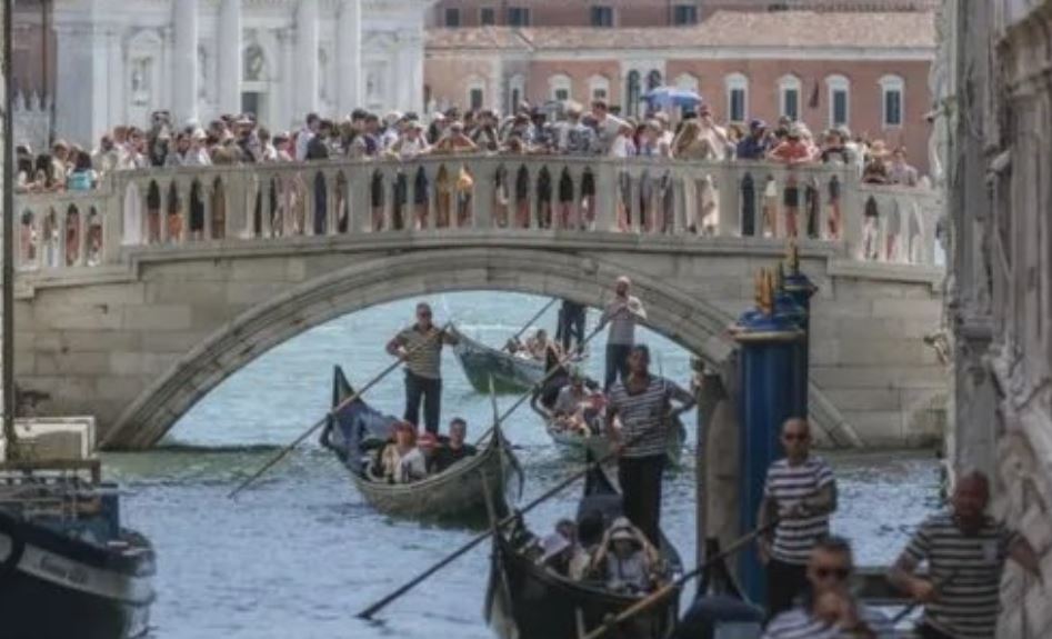 ΒΕΝΕΤΙΑ ΤΟΥΡΙΣΤΕΣ