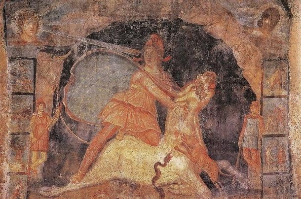 Mithras και Bull: Αυτή η νωπογραφία από το Mithraeum στο Μαρίνο της Ιταλίας (τρίτος αιώνας) δείχνει την ταυρομαχία και την ουράνια επένδυση της κάπας του Μίθρα