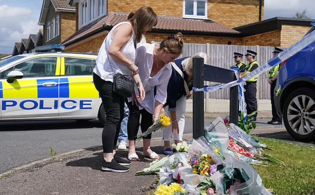 Βρετανία: Συντετριμμένος ο παρουσιαστής του BBC μετά την δολοφονία της οικογένειάς του – «Η καταστροφή που βιώνουμε δεν μπορεί να εκφραστεί με λόγια»