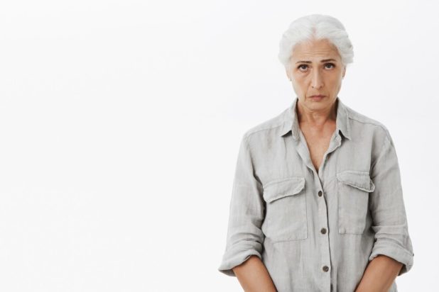 «Η πεθερά μου είναι κυριολεκτικά ερωτευμένη με τον γιο της-με βλέπει σαν ‘το τρίτο πρόσωπο’»