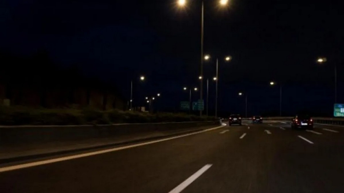 Εθνική Οδός Αθηνών – Κορίνθου: Υλικές ζημιές σε περισσότερα από 10 αυτοκίνητα εξαιτίας σκασμένου λάστιχου