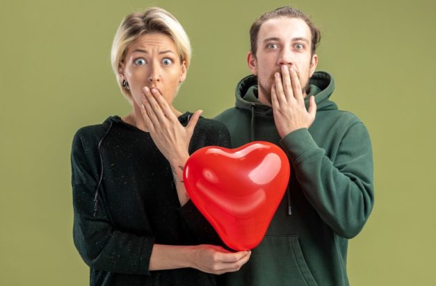 8 Σημάδια που μαρτυρούν ότι κάποιος προσπαθεί να σας «τυφλώσει» με την αγάπη του