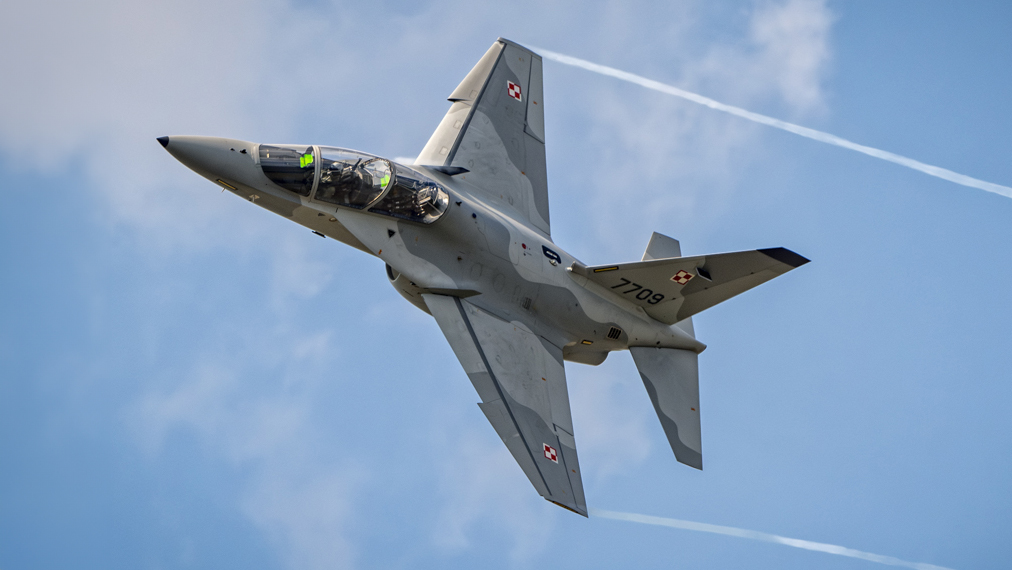 Βίντεο-σοκ από την συντριβή μαχητικού αεροσκάφους στην Πολωνία – Νεκρός ο πιλότος