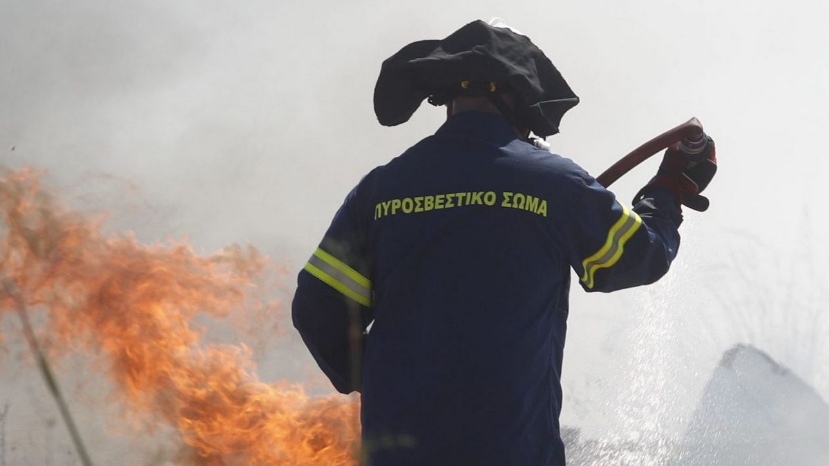 Λάρισα: Φωτιά στη Νίκαια – Επί ποδός η πυροσβεστική