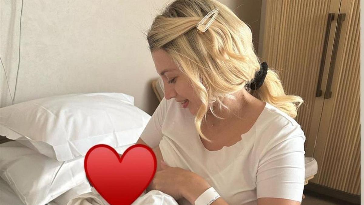 Κωνσταντίνα Σπυροπούλου: Το ξενύχτι με το μωρό και το μπιμπερό με το γάλα – ΦΩΤΟ