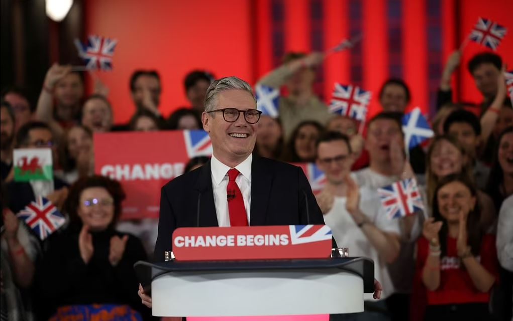 Βρετανία – Στάρμερ: «Το έργο μας είναι επείγον και αρχίζει τώρα» – Οι πρώτες δηλώσεις του νέου πρωθυπουργού