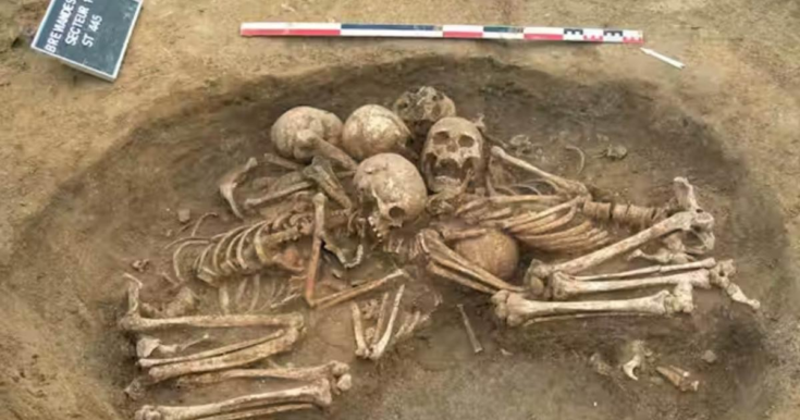 Ο ομαδικός τάφος στο Bréviandes les Pointes, κοντά στο Troyes, όπου όλοι οι σκελετοί έχουν γονοτυπήσει τα γονιδιώματά τους. Πηγή: INRAP/The Conversation