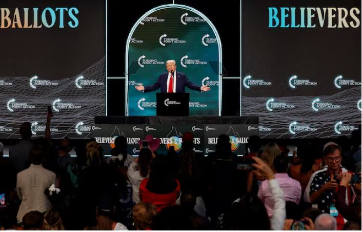 Τραμπ: «Ψηφίστε με και δεν θα χρειαστεί να ξαναψηφίσετε» – Άναψε «φωτιές» η αινιγματική δήλωση του υποψήφιου προέδρου