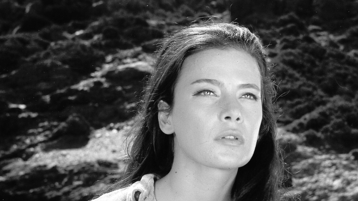 Τζένη Καρέζη: Συμπληρώνονται 32 χρόνια από τον θάνατό της – Η αδημοσίευτη φωτογραφία της από την Ύδρα