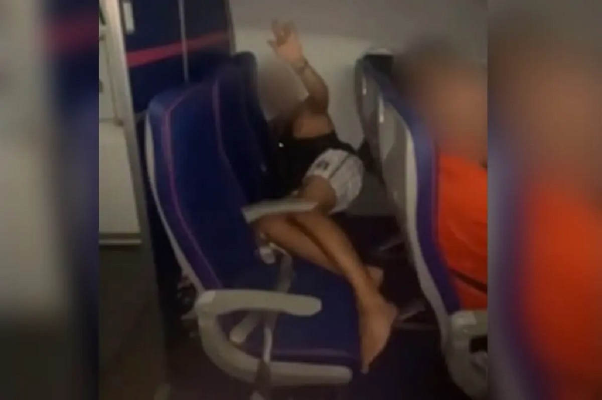 Καρέ – Καρέ Μεθυσμένοι επιβάτες σπέρνουν τον πανικό σε πτήση – Ήπιαν μπύρες που είχαν πάρει μαζί τους από το σπίτι