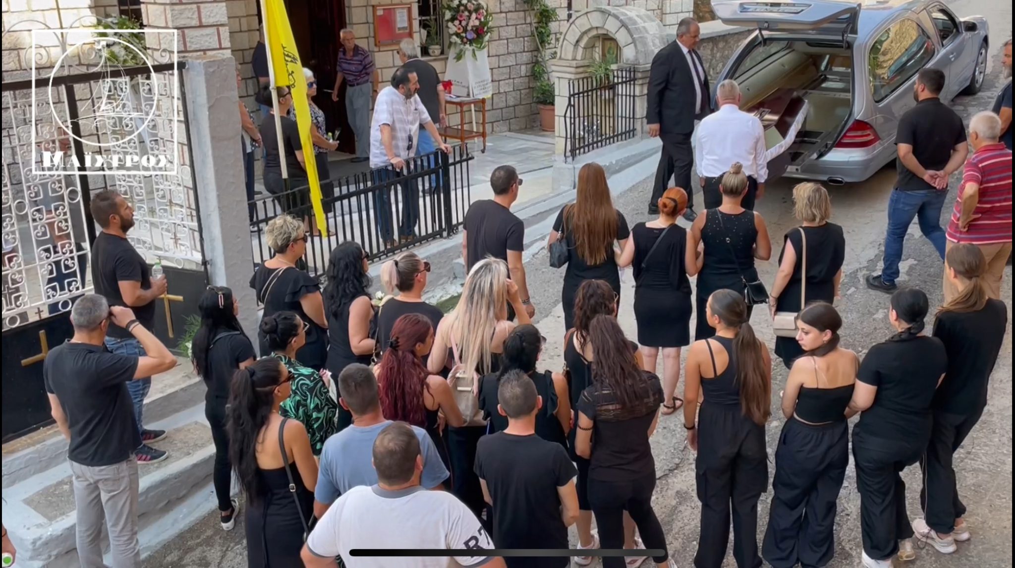 Αμφιλοχία: Θρήνος στην κηδεία της 36χρονης Αρετής που δολοφονήθηκε από τον εν διαστάσει σύζυγό της – «Πού πας παιδί μου;» φώναζε η μητέρα της